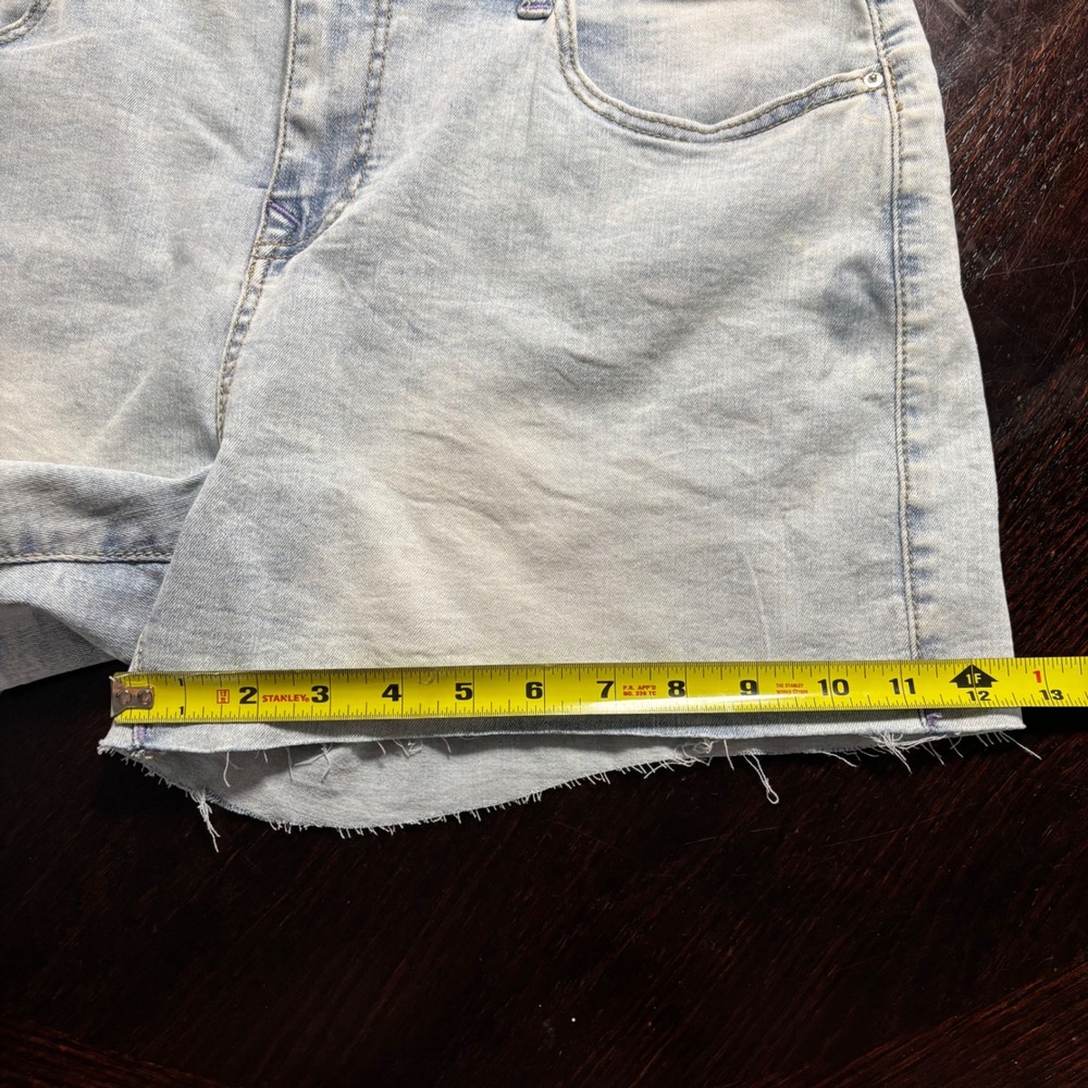 True Religion Jayde Mid Rise Stretch Denim Shorts Light Wash Size 34 Purple - Picture 10 of 10